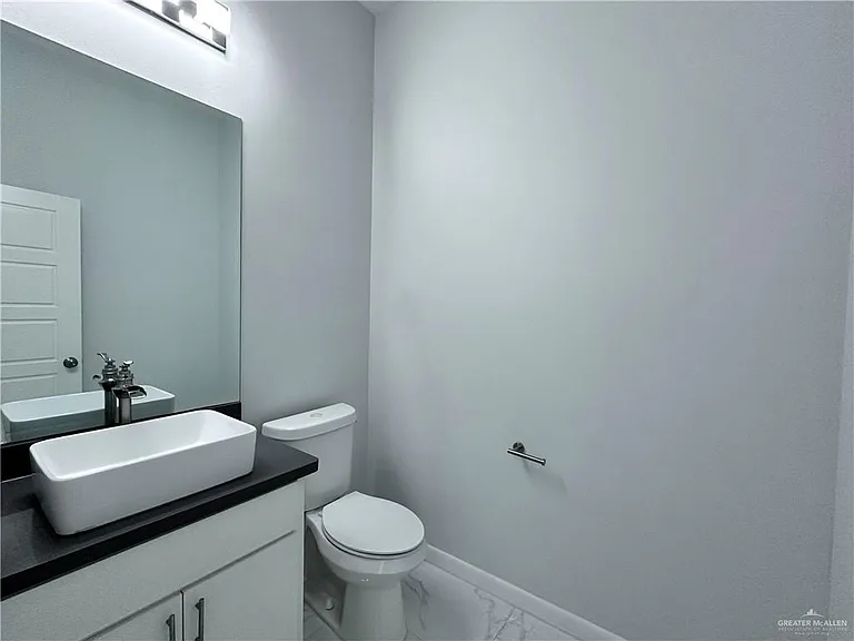 1905 Sunset Dr — Photo 9