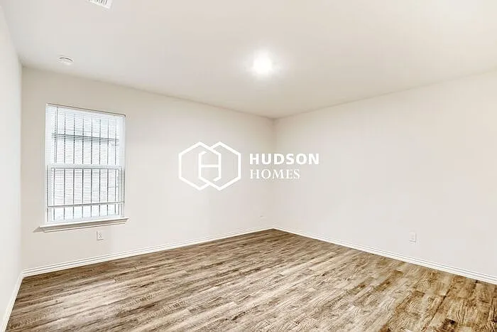 526 S San Eduardo Ave — Photo 8