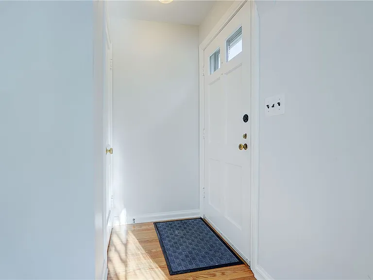15 Maple St — Photo 3