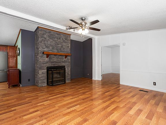 3rd image of 296 River Terrace Dr