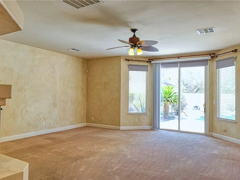 3924 Royal Scots Ave — Photo 15