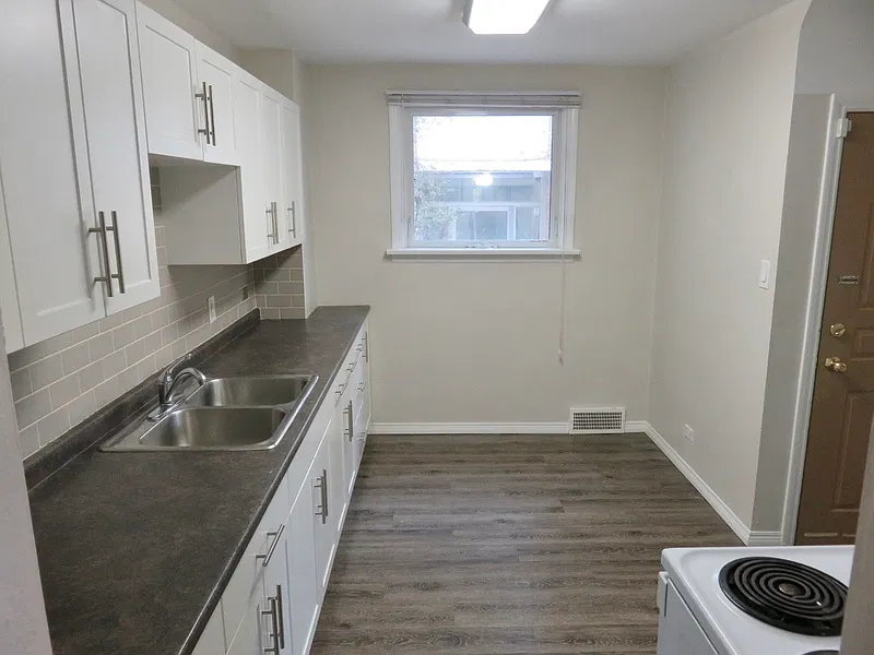 3 bed, 1.0 bath, $1,700 — Photo 2