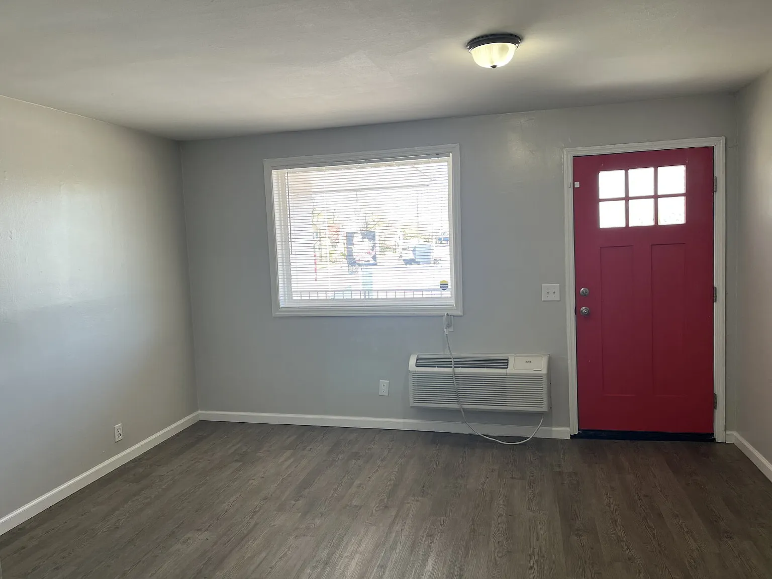 2 bed, 1.0 bath, 700 sqft, $1,100 — Photo 4