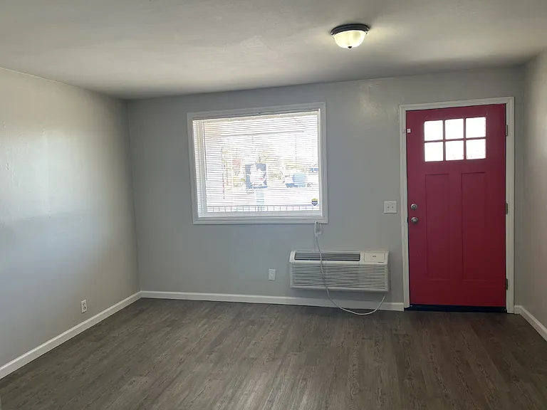 2607 Jefferson St #7 — Photo 4