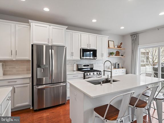 3rd image of 15826 Mackenzie Manor Dr