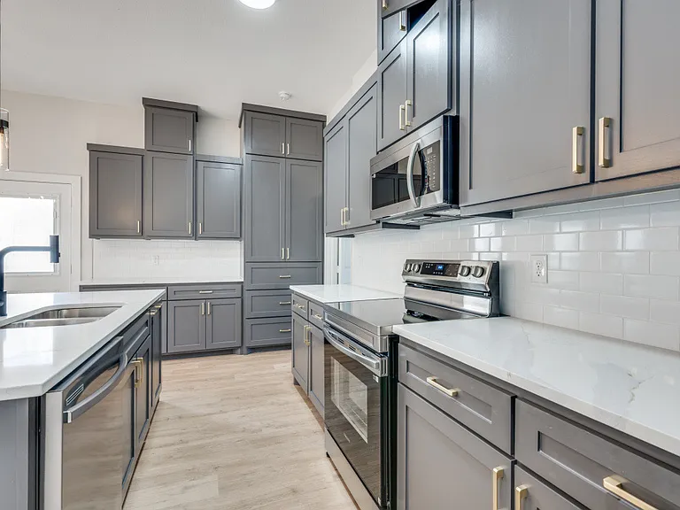 835 Stamps Ave — Photo 5