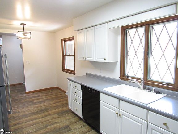 3rd image of 1701 Vogt St