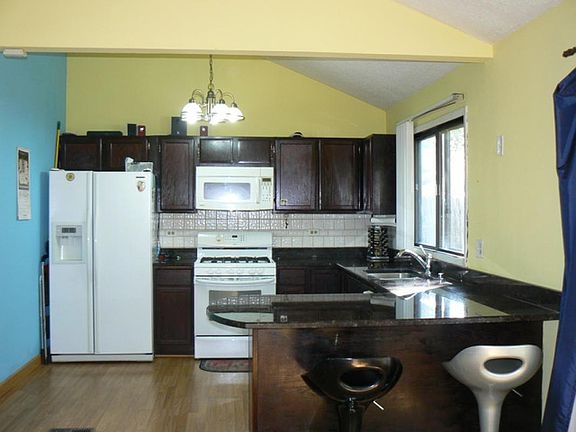 5th image of 2S506 Dogwood Ct
