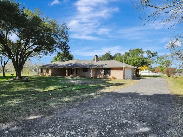 1523 E Morris St, Madisonville, TX 77864