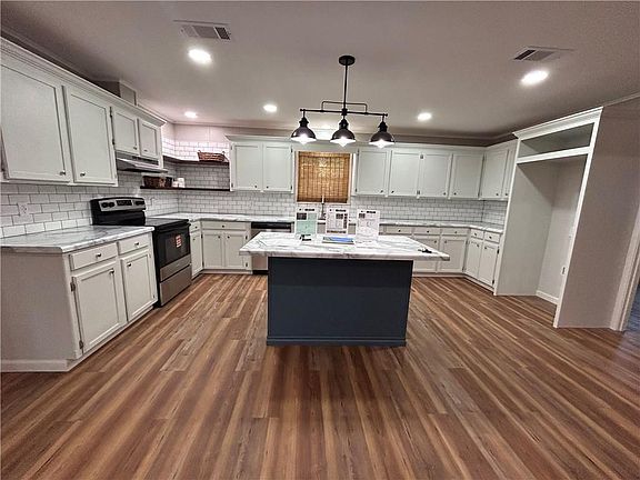 4th image of 154 Lakeway Rd