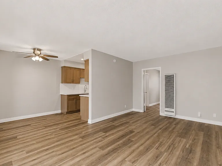 830 Elm Ave — Photo 5