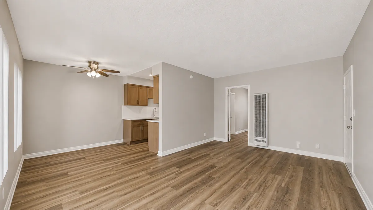 Building Photo - 830 Elm Ave