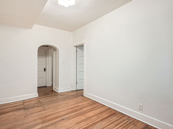 5th image of 735 E 10th Ave