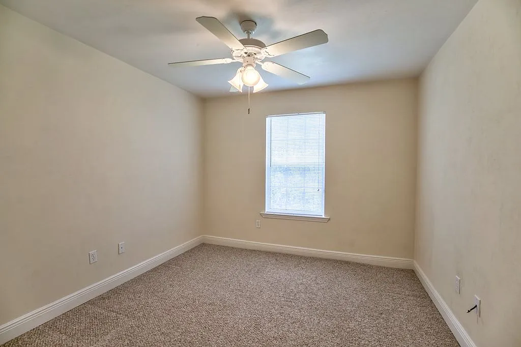 3 bed, 2.5 bath, 1705 sqft, $1,800 — Photo 2