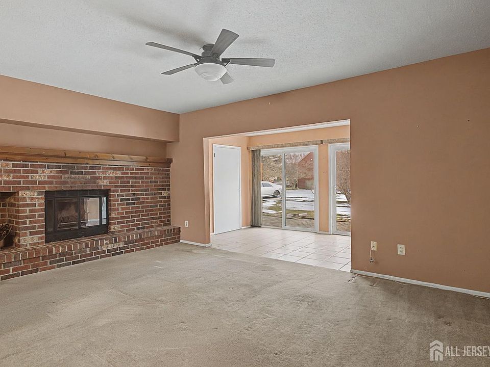 1st image of 242 Bromley Pl