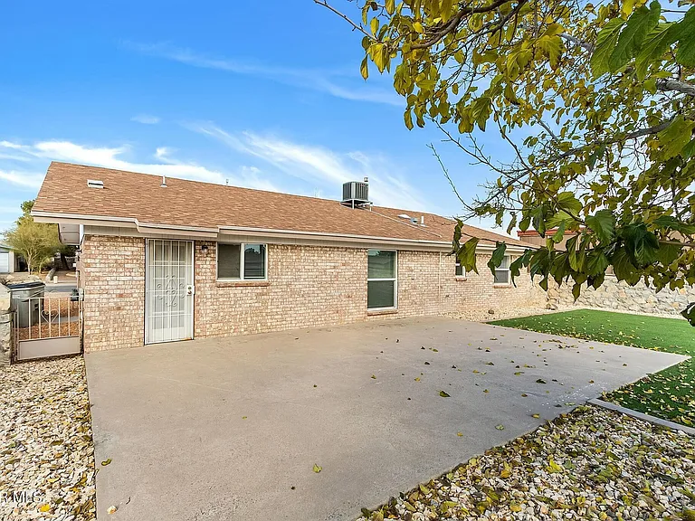 11404 Bunky Henry Ln — Photo 20