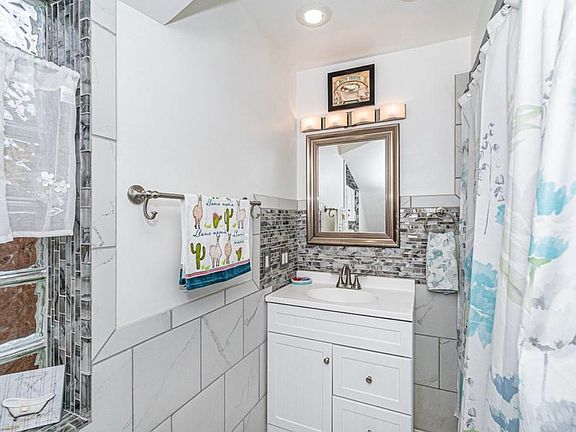 5th image of 2924 N Mulligan Ave #1