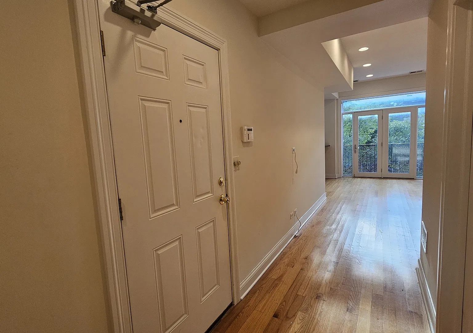 4 bed, 1600 sqft, $4,400 — Photo 3