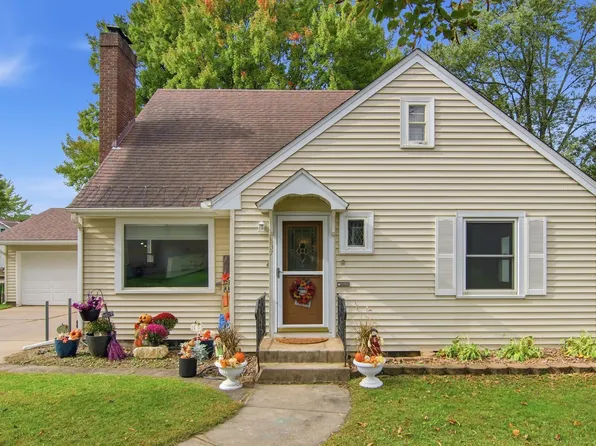 837 Hopwood Ave, Menomonie, WI 54751