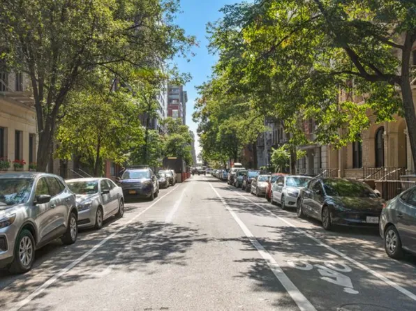 228 West 21st Street image 13 of 14