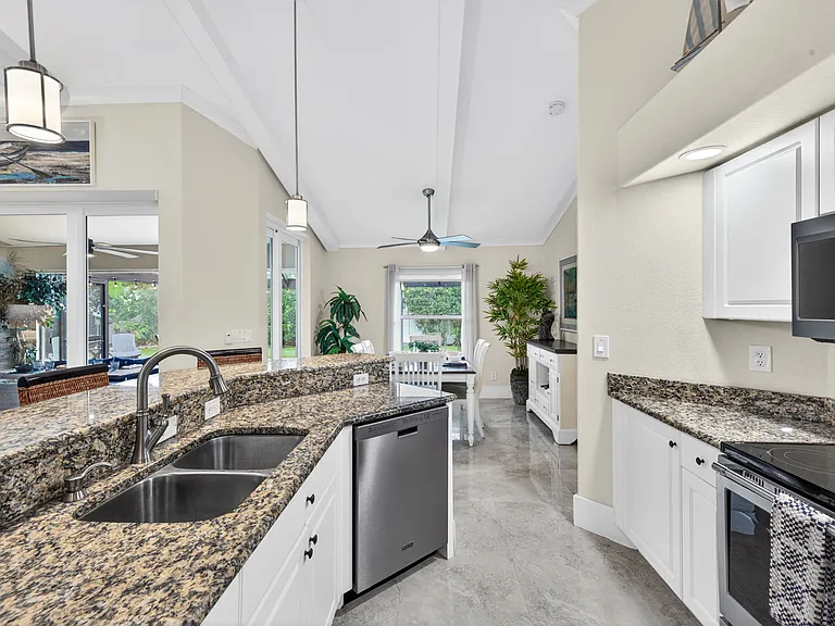 5422 Agualinda Blvd — Photo 7
