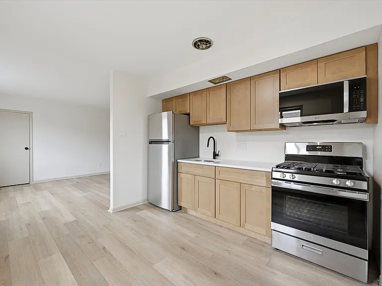 Melrose Apartments — Photo 21