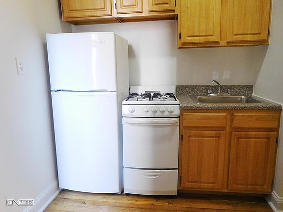 4th image of 204 W 106th St APT 25