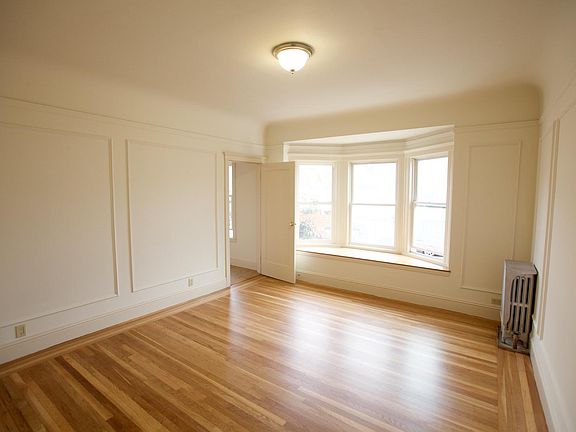 3rd image of 950 Cabrillo St APT 3