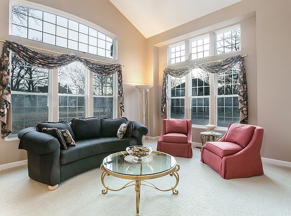 4th image of 453 Pebble Beach Ln