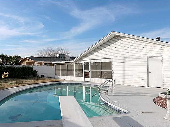 2nd image of 3567 Applewood Ave