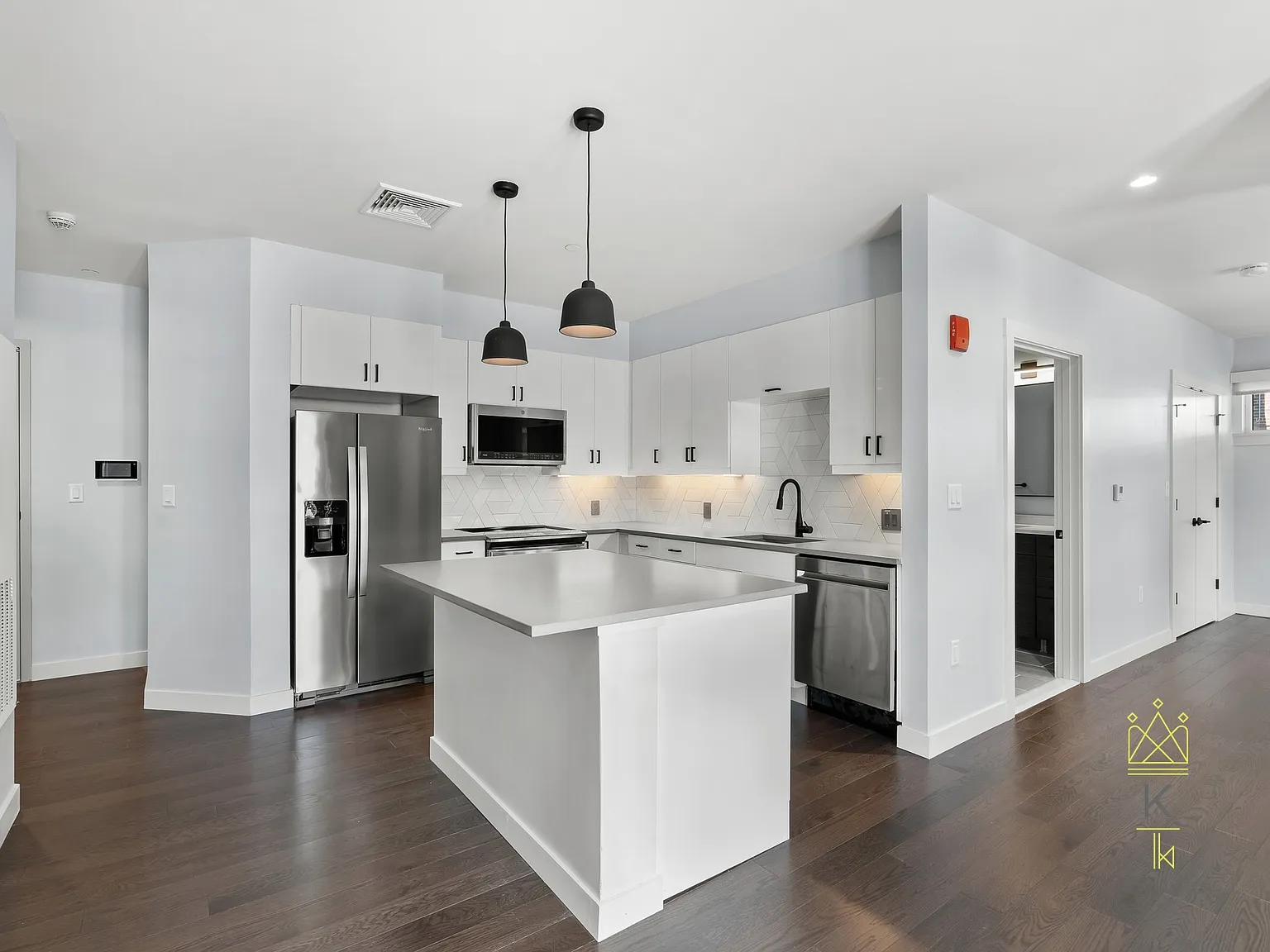 Studio, 1.0 bath, 712 sqft, $3,850 — Photo 1