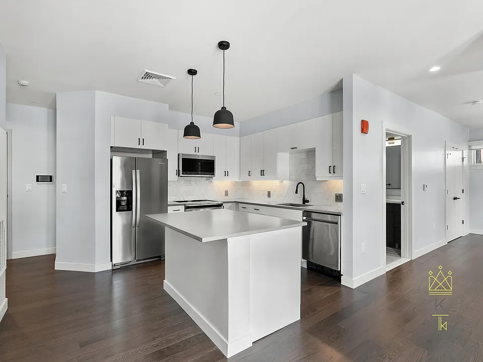 54 Auburn St #100