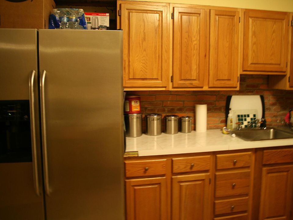 2nd image of 15 Poultney St #15