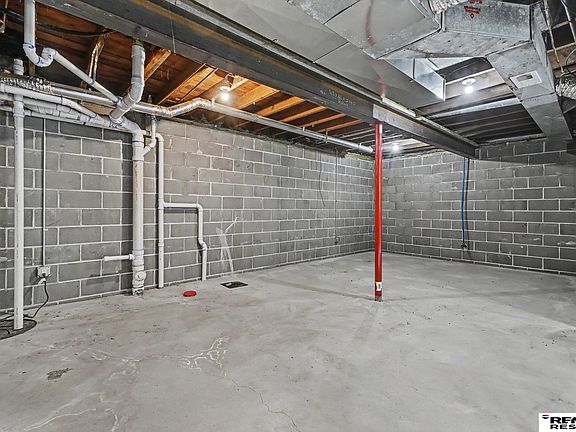 27th image of 825 N Walnut St