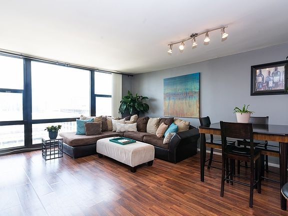 2nd image of 2605 S Indiana Ave Unit 2203