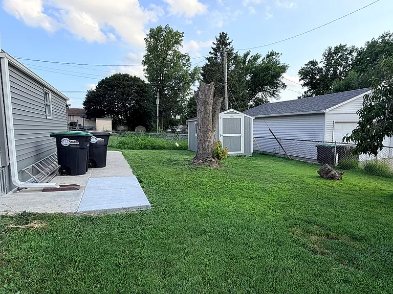 3903 Y St — Photo 2