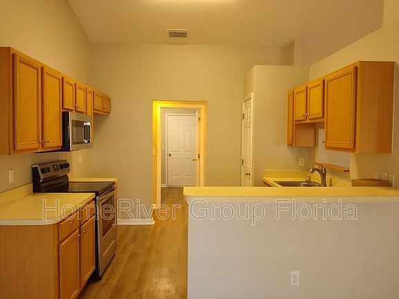 5th image of 2431 SE Gilbert Ave