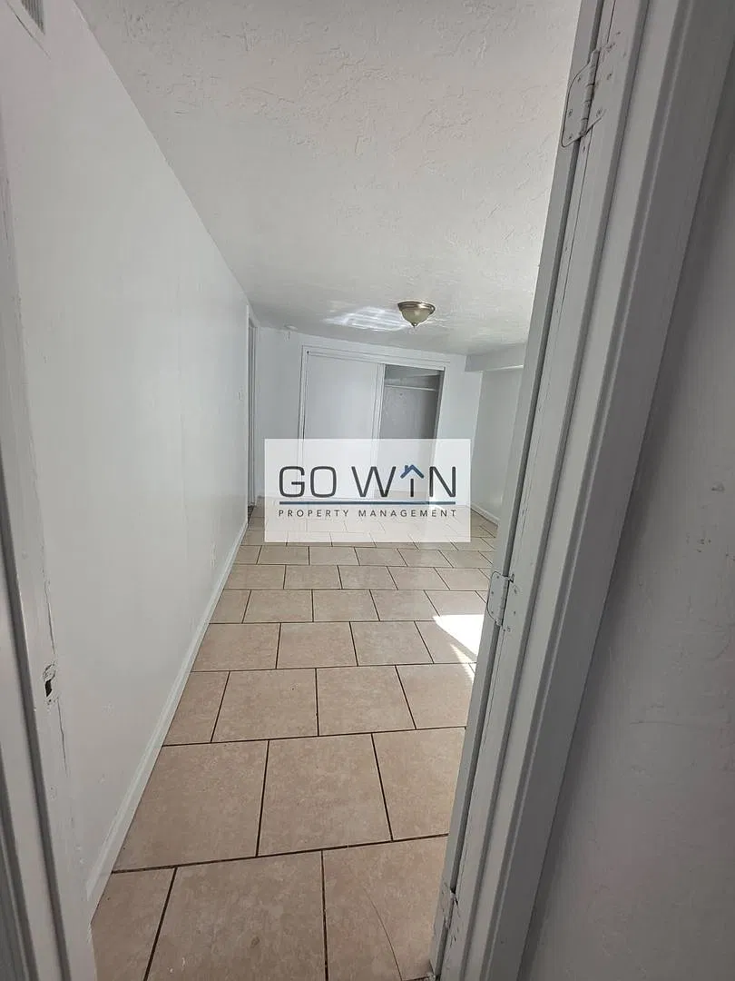 2440 E Monroe St — Photo 4