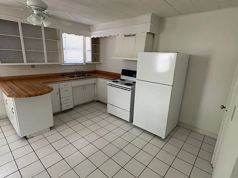 547 W Main St — Photo 31