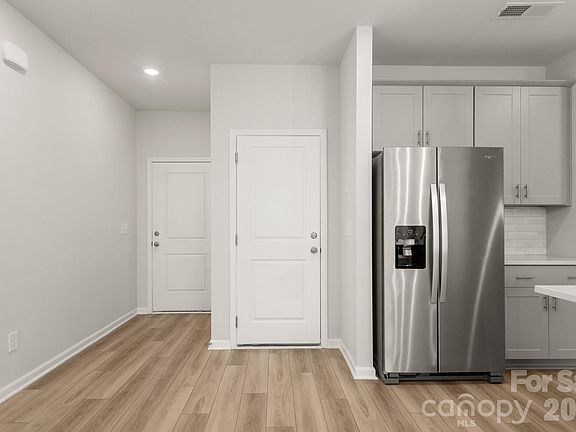 3rd image of 3750 County Down Ave
