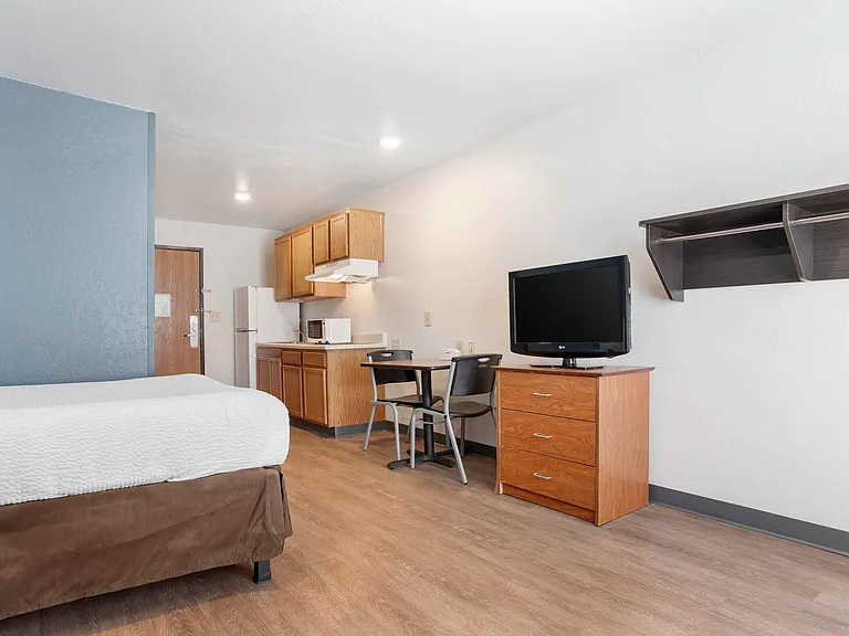 Deluxe Studio - 1 Full Bed