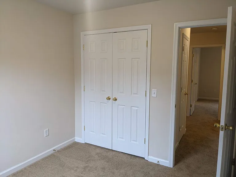 225 Crown Ct — Photo 47