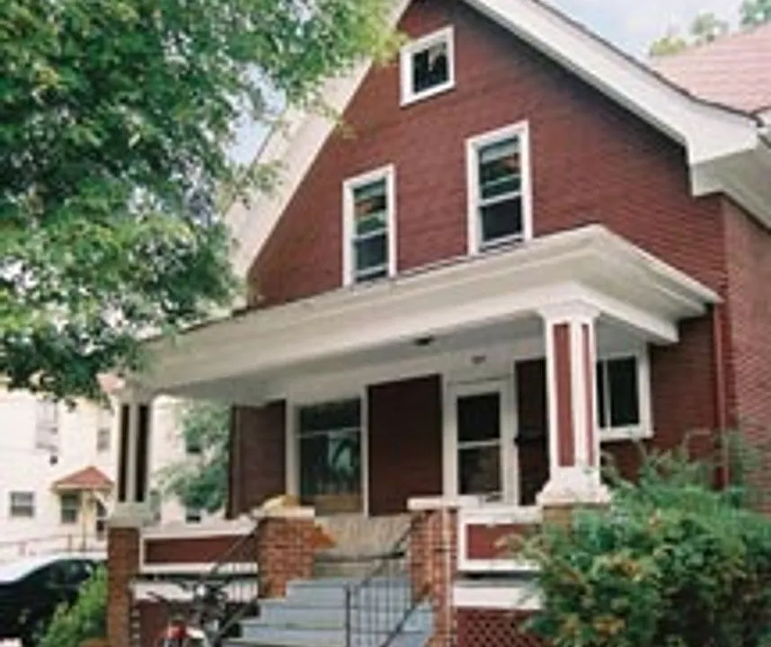 537 W Doty St