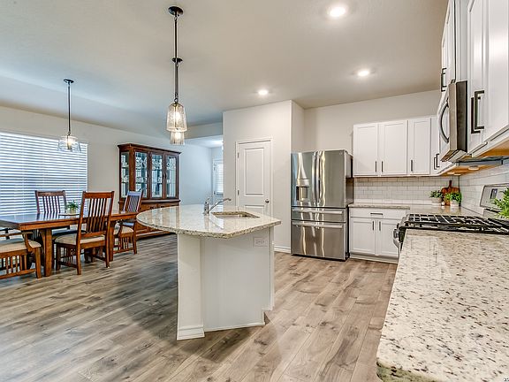 3rd image of 22214 READING GREEN BLVD