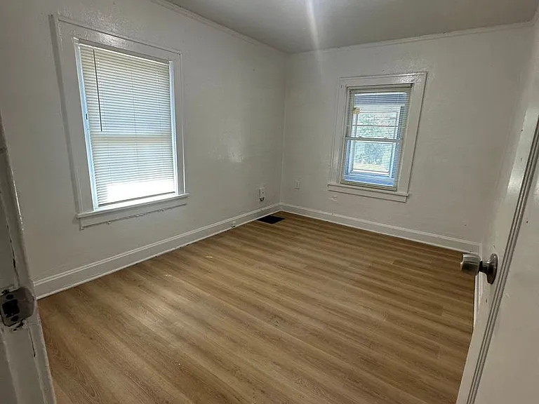 3607 E 61st St — Photo 6