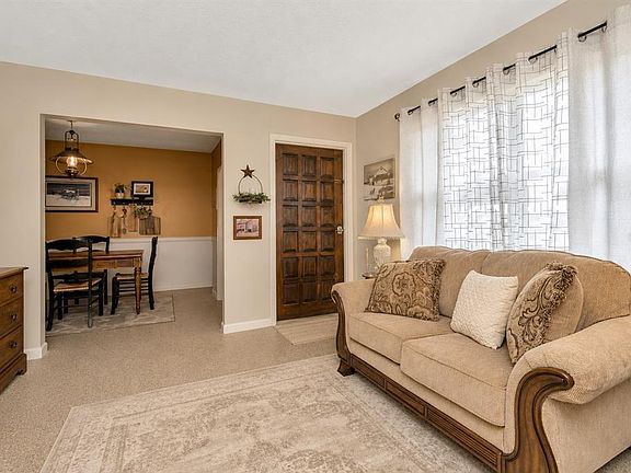 4th image of 12212 FLORAL LANE