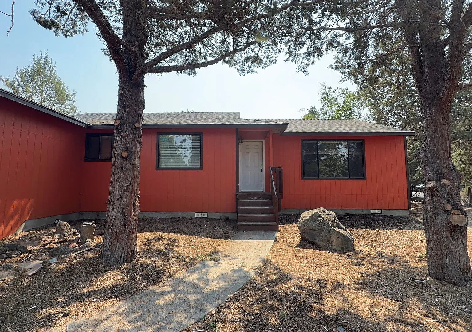 3 Bedroom / 2 Bathroom Home in NE Bend. — Photo 3