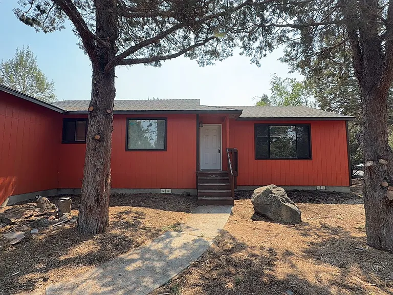 2741 NE Laramie Way — Photo 2