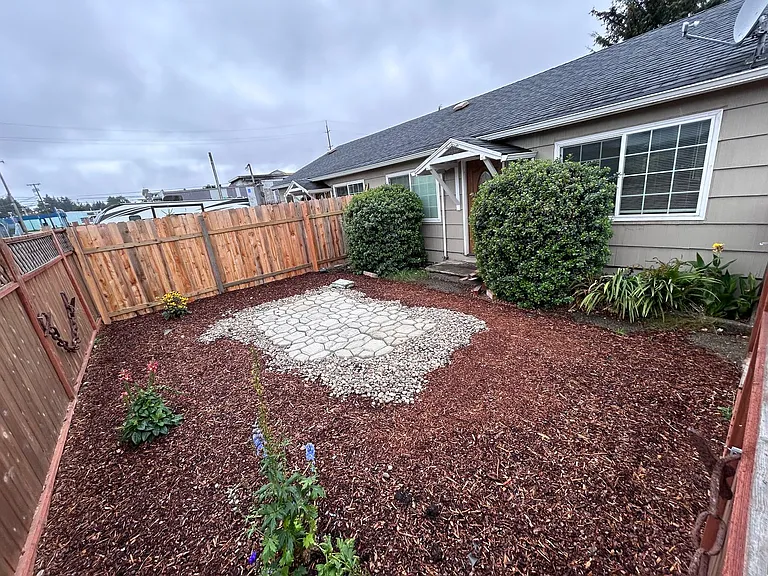156 N Schoneman Ave — Photo 1