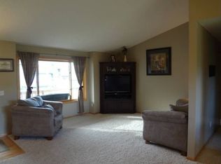 904 Cole Ave, Montrose, MN 55363